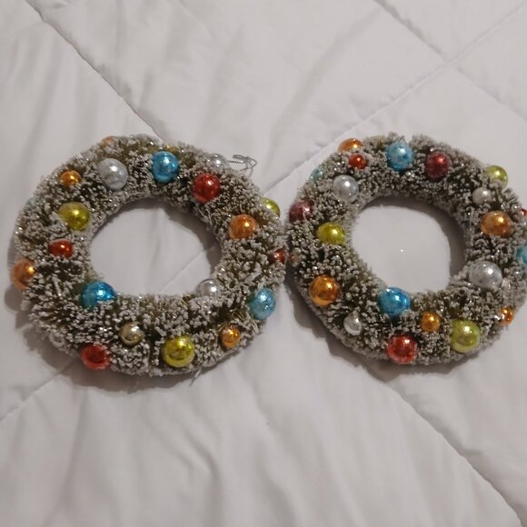 Christmas Decorations - Set of 2 Retro Inspired Flocked Bottle Brush Wreaths - Picture 1 of 7